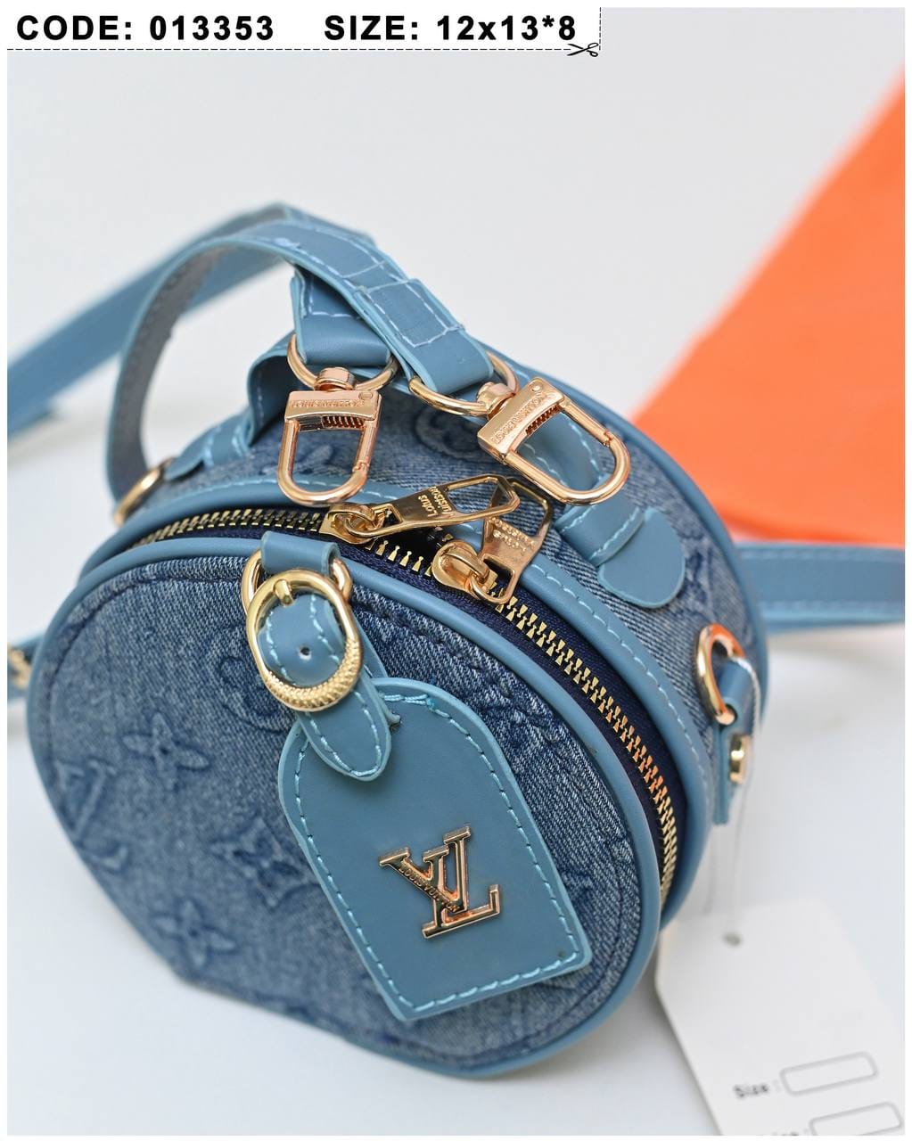 013353 — Round Mini Crossbody Bag — detail