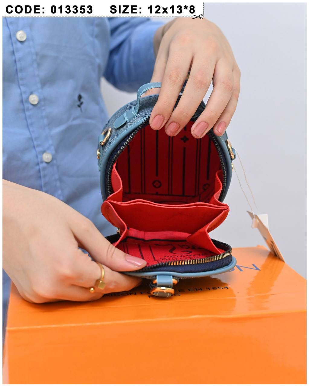 013353 — Round Mini Crossbody Bag — detail