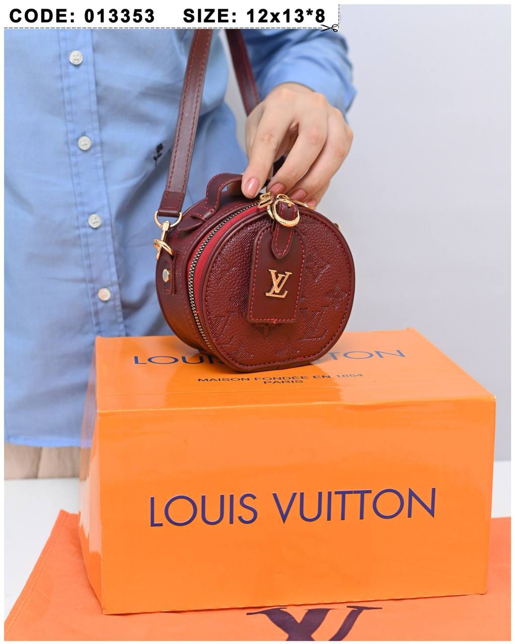 013353 — Round Mini Crossbody Bag — detail