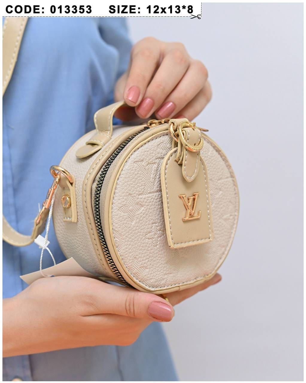 013353 — Round Mini Crossbody Bag — detail