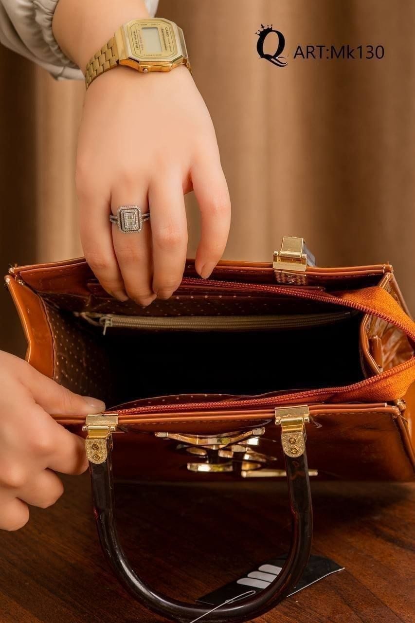 Mz130 — Glossy Structured Tote Bag — detail
