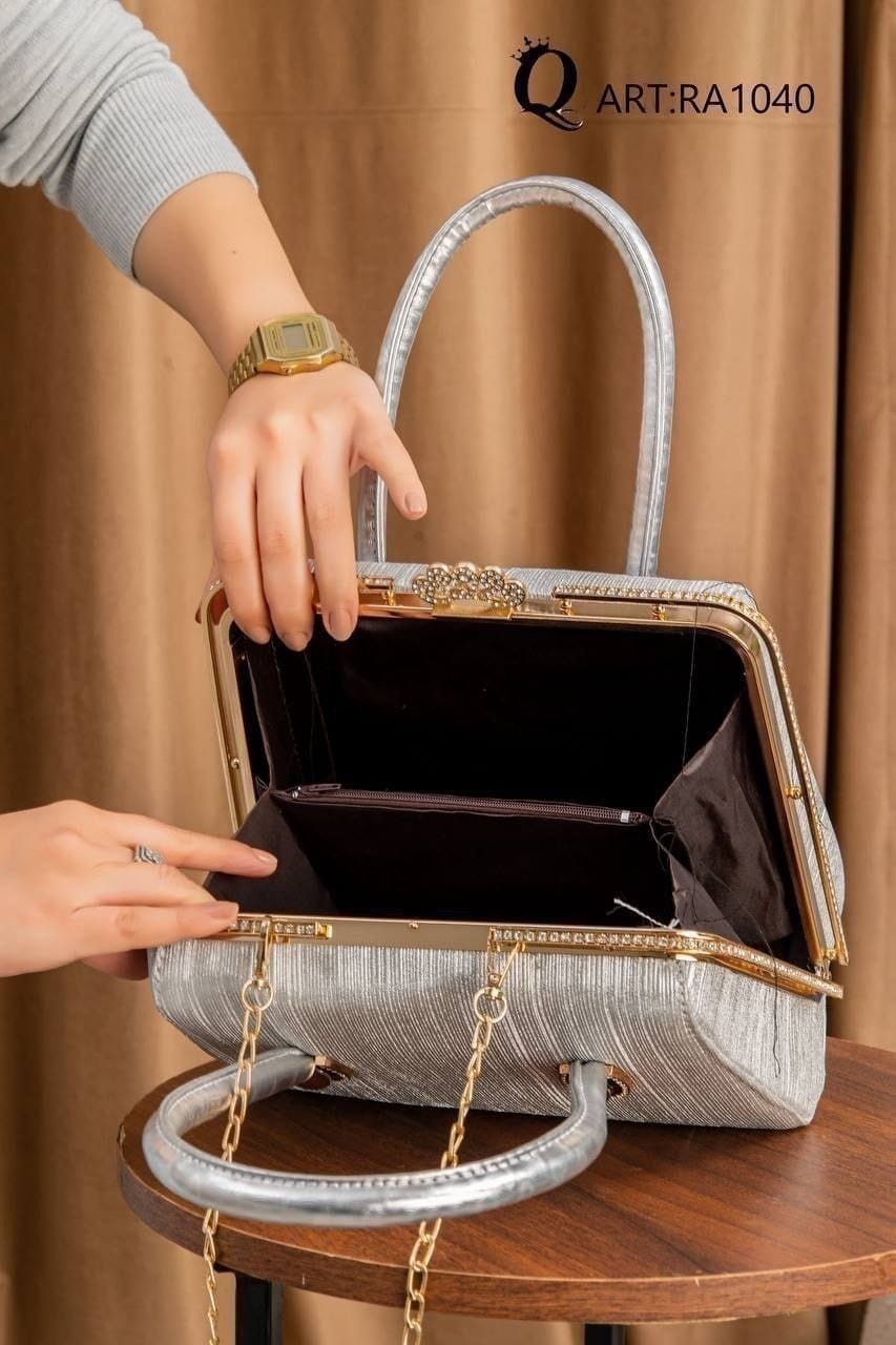 RA1040 — Frame Clasp Evening Bag — detail