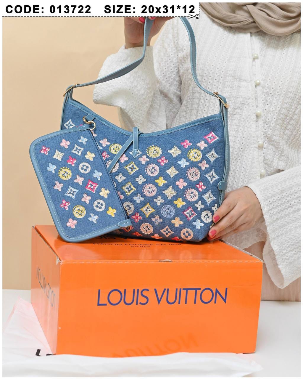 013722 — Colorful Shoulder Bag with Pouch — Blue / Light Blue