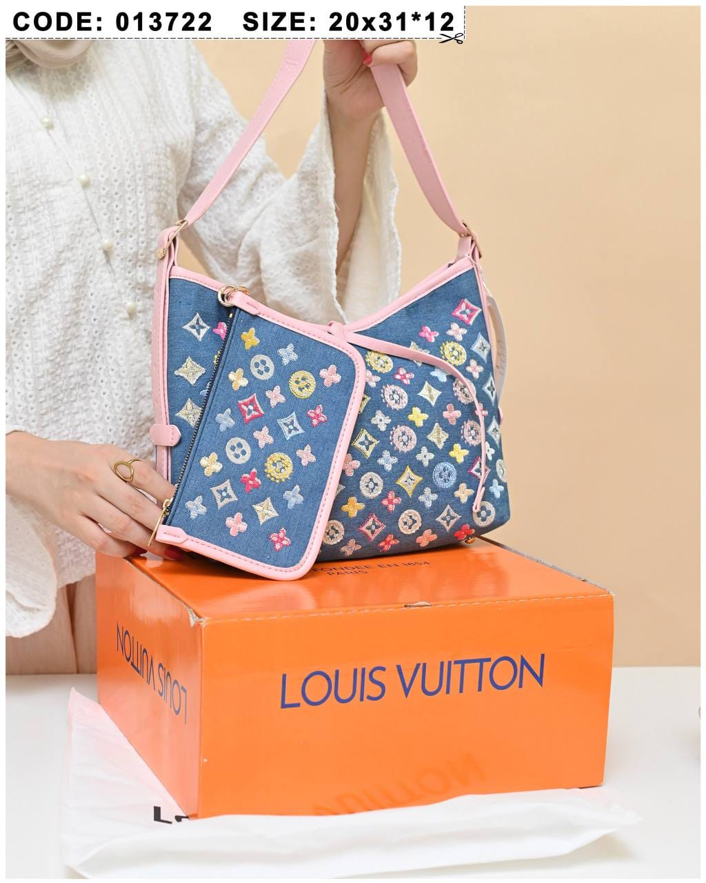013722 — Colorful Shoulder Bag with Pouch — Blue / Pink