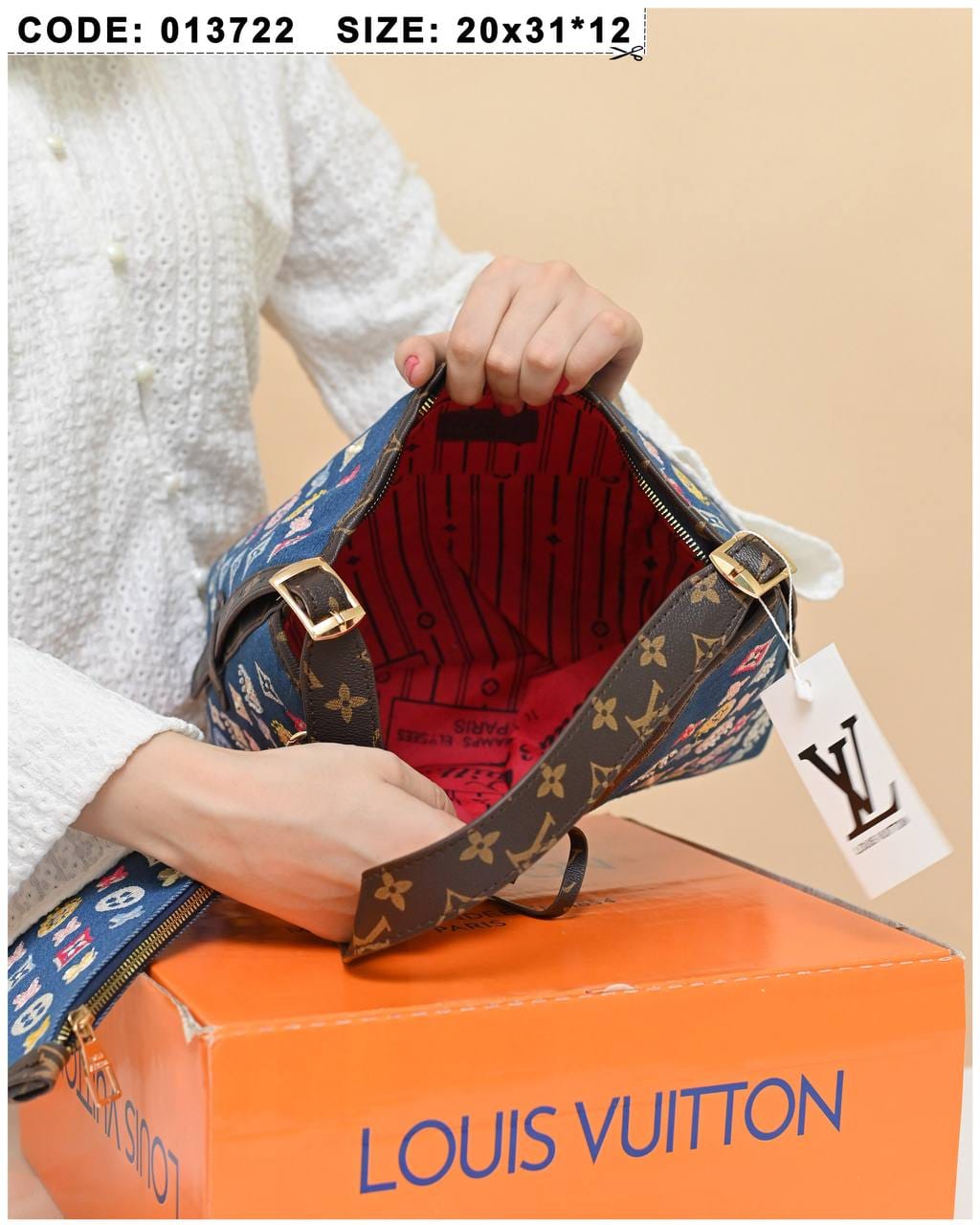 013722 — Colorful Shoulder Bag with Pouch — detail