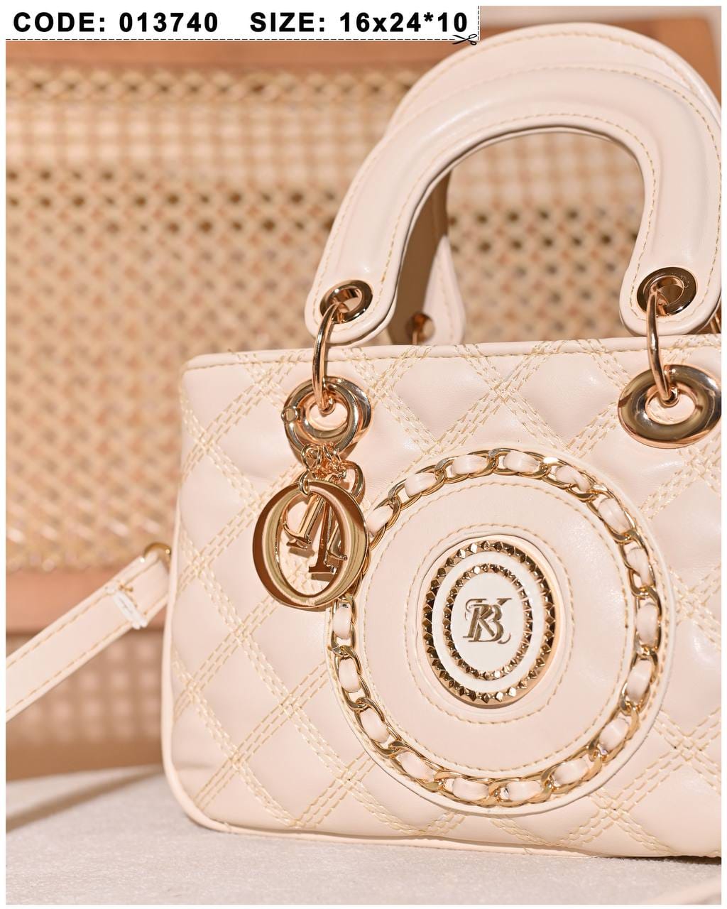 013740 — Quilted Medallion Top Handle Bag — detail