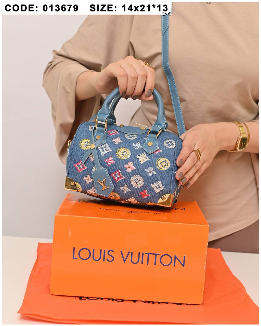 013679 — Colorful Dome Handbag — Blue / Light Blue