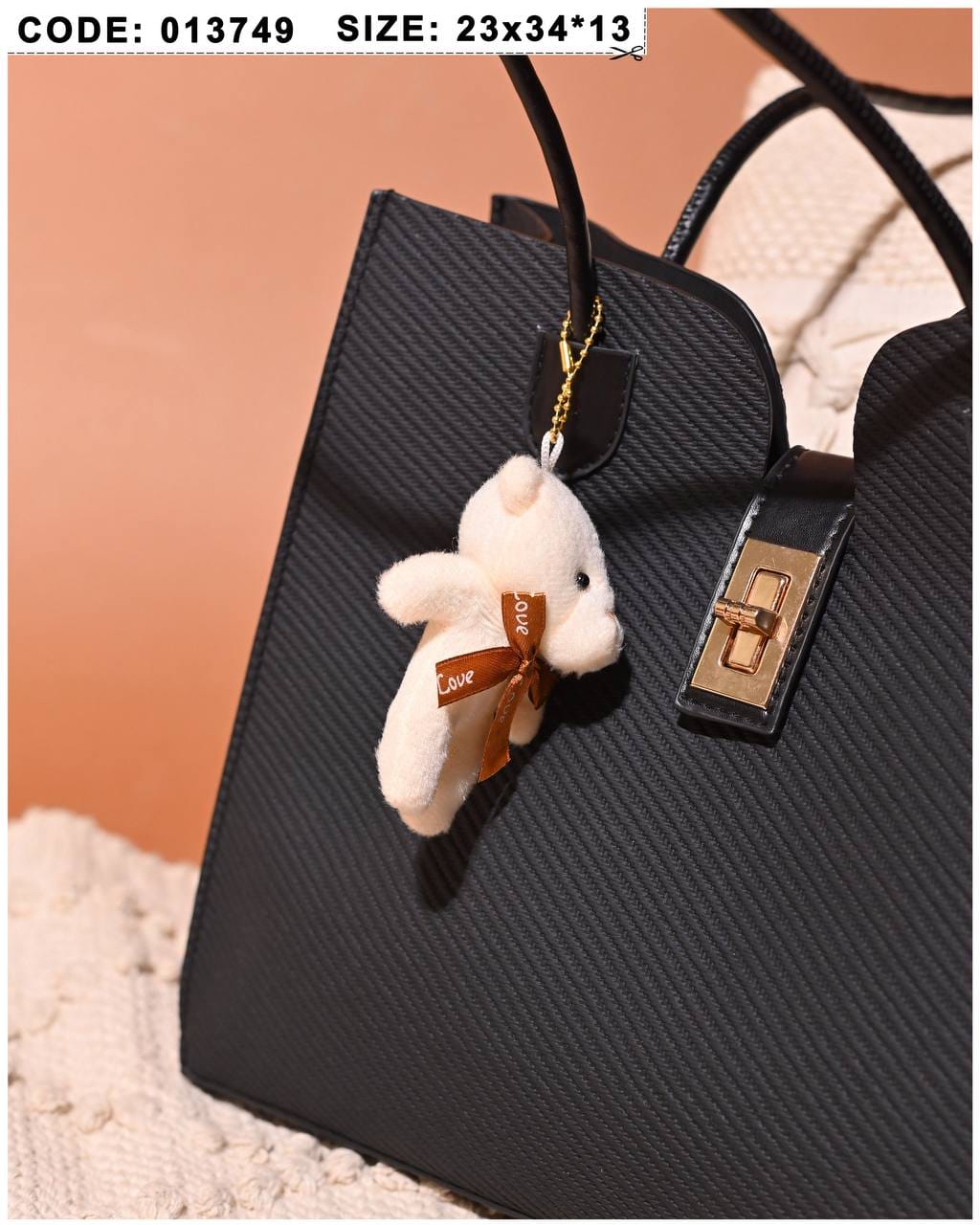013749 — Bear Charm Long Handle Tote — detail