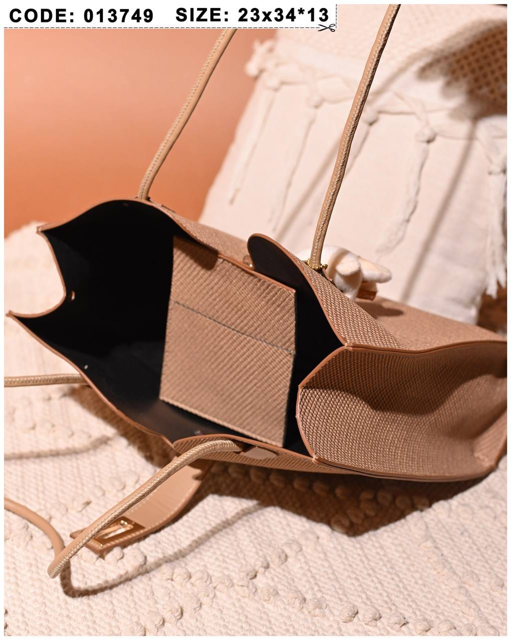 013749 — Bear Charm Long Handle Tote — detail