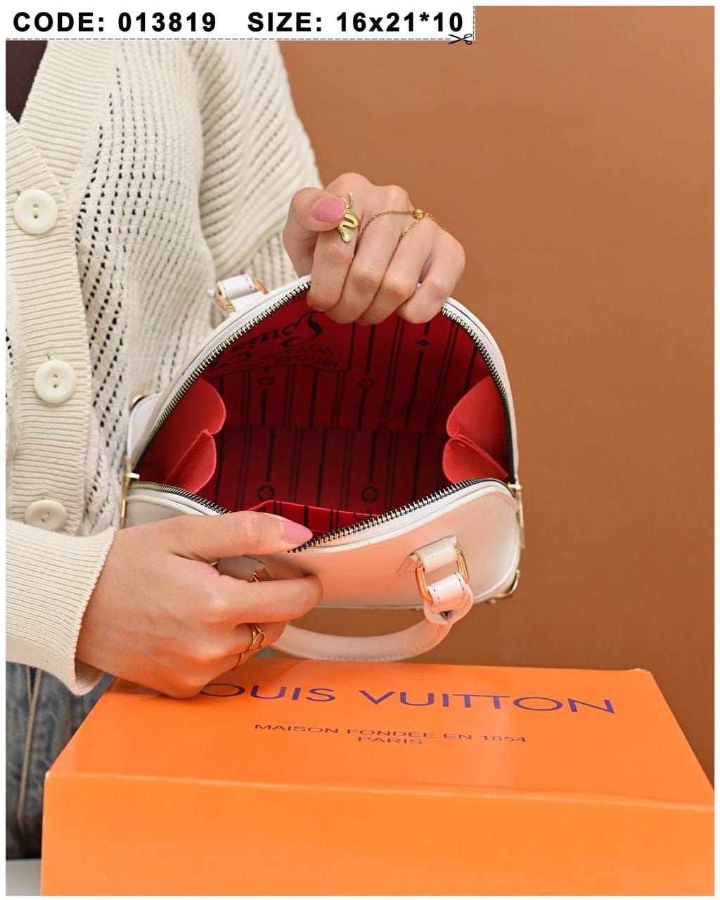 013819 — Stud Trim Dome Handbag — detail