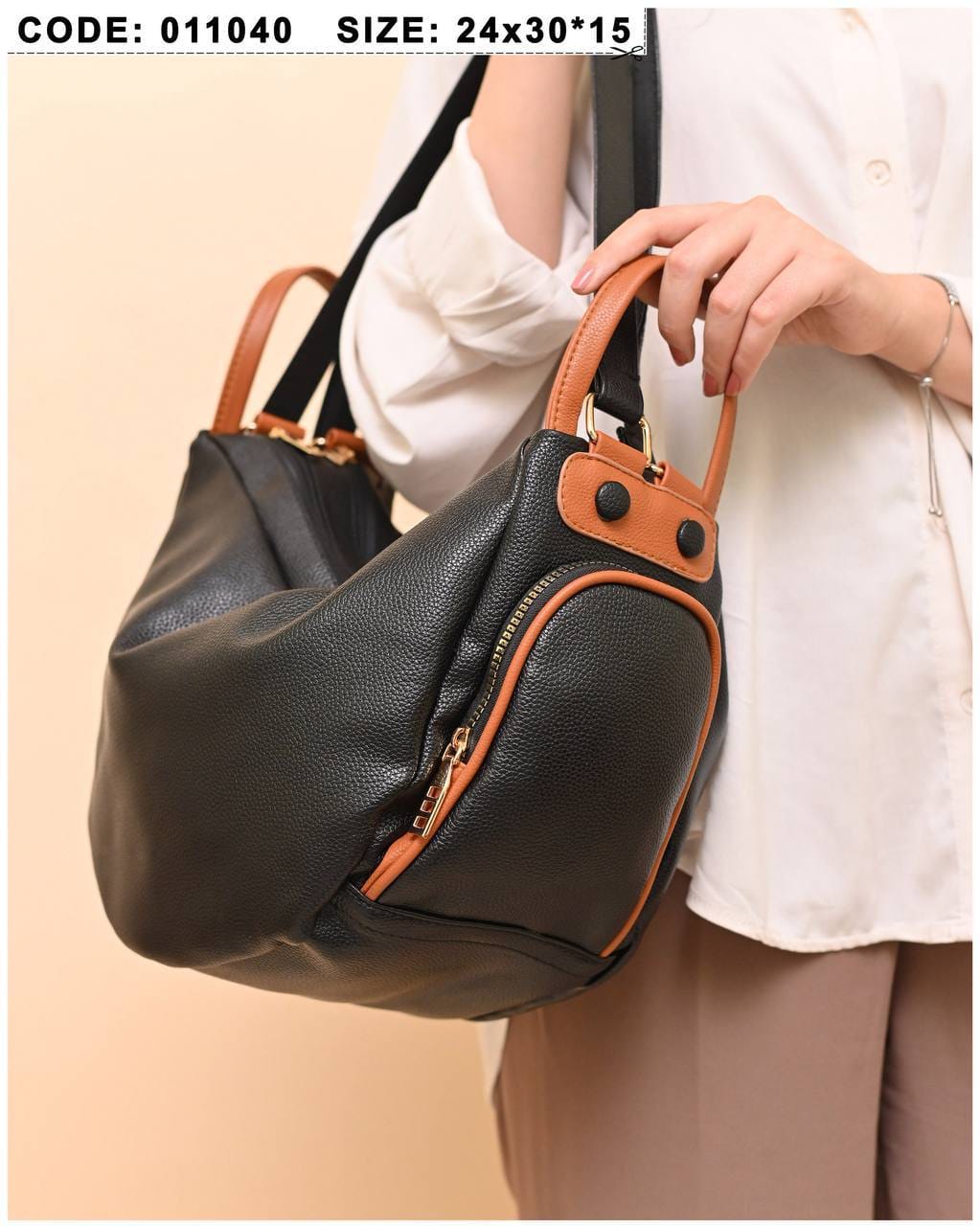 011040 — Black side-pocket shoulder handbag front, 24 × 30 × 15 (Black)