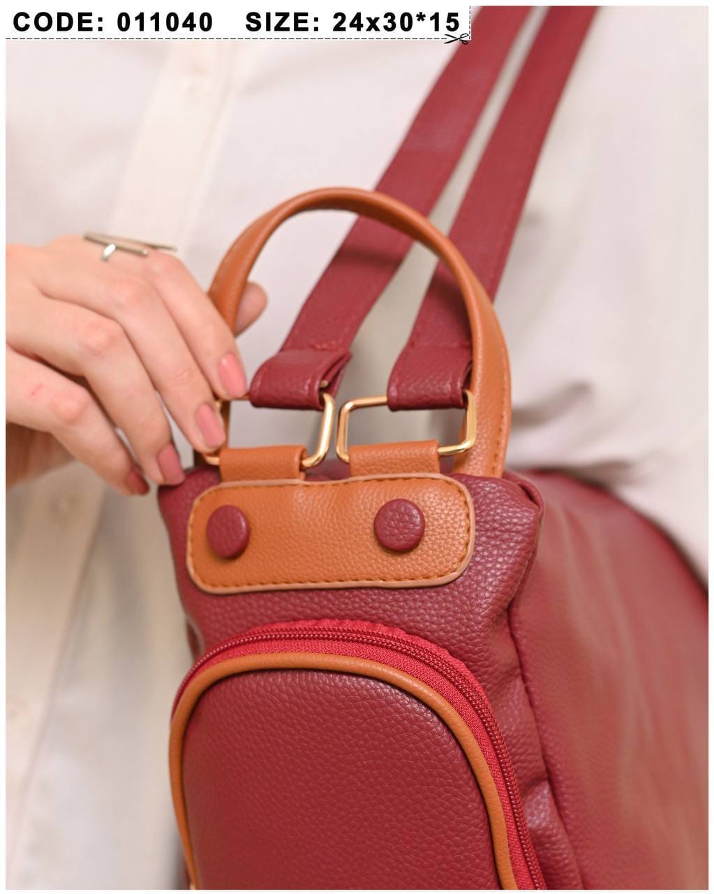 011040 — Burgundy side-pocket shoulder handbag detail, 24 × 30 × 15 (Burgundy)
