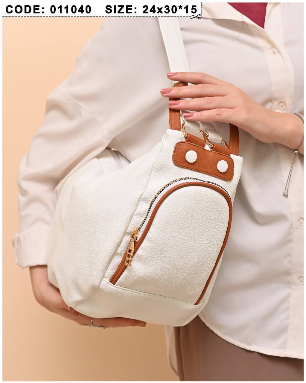 011040 — White side-pocket shoulder handbag front, 24 × 30 × 15 (White)