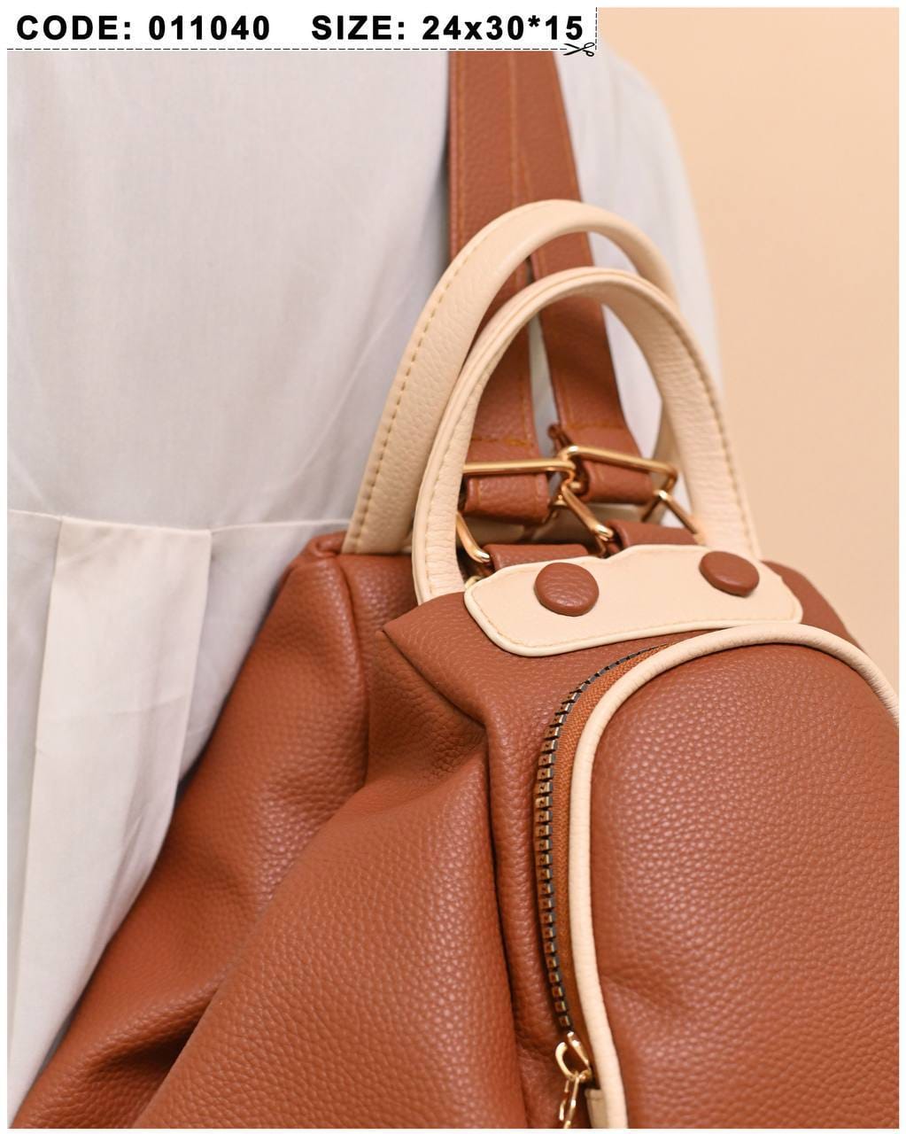011040 — Tan side-pocket shoulder handbag detail, 24 × 30 × 15 (Tan)