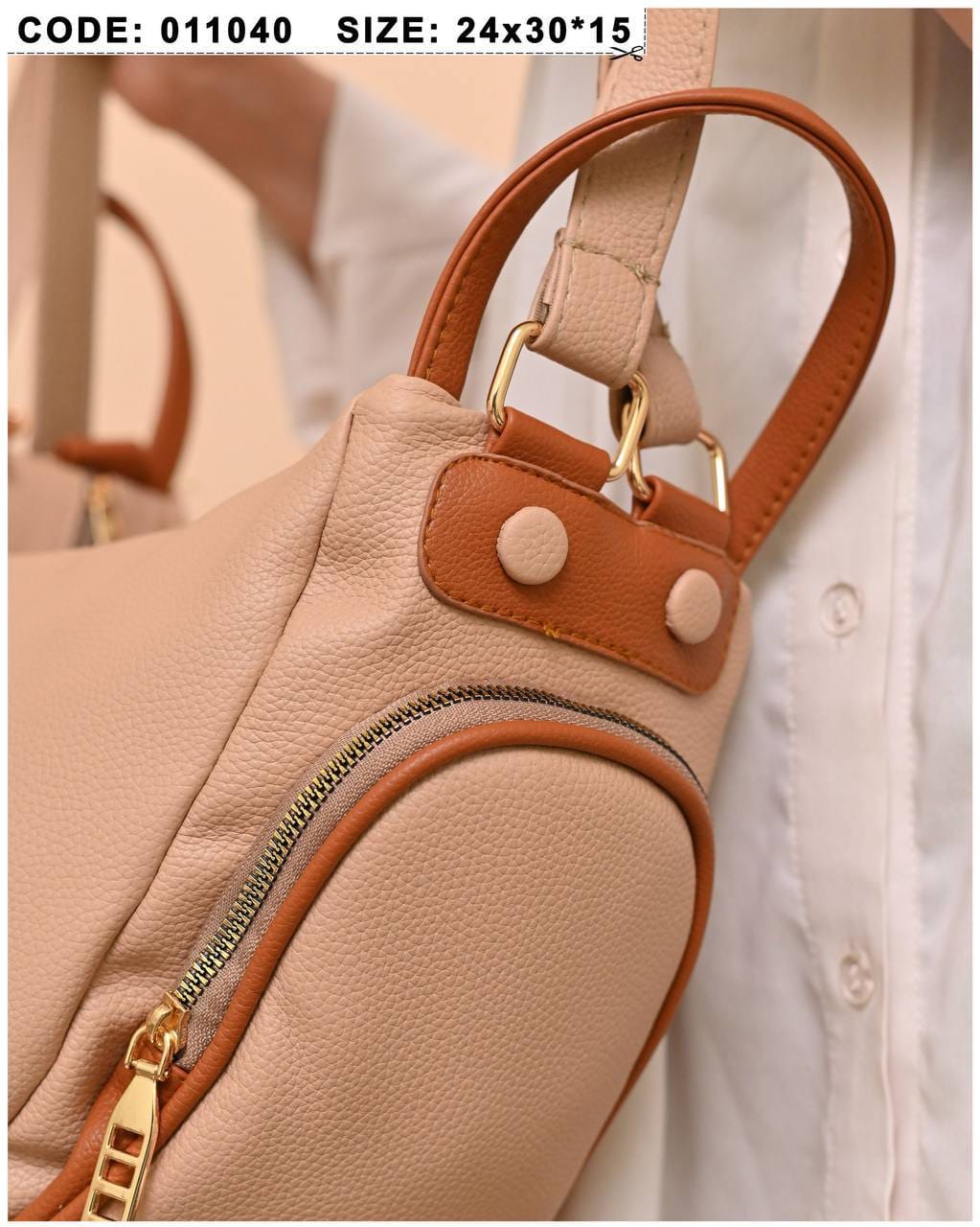 011040 — Beige side-pocket shoulder handbag detail, 24 × 30 × 15 (Beige)