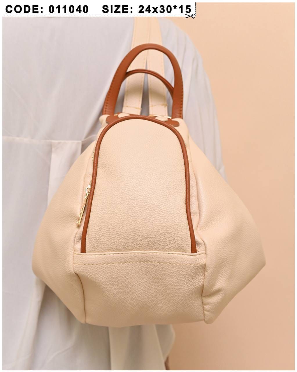 011040 — Cream side-pocket shoulder handbag front, 24 × 30 × 15 (Cream)