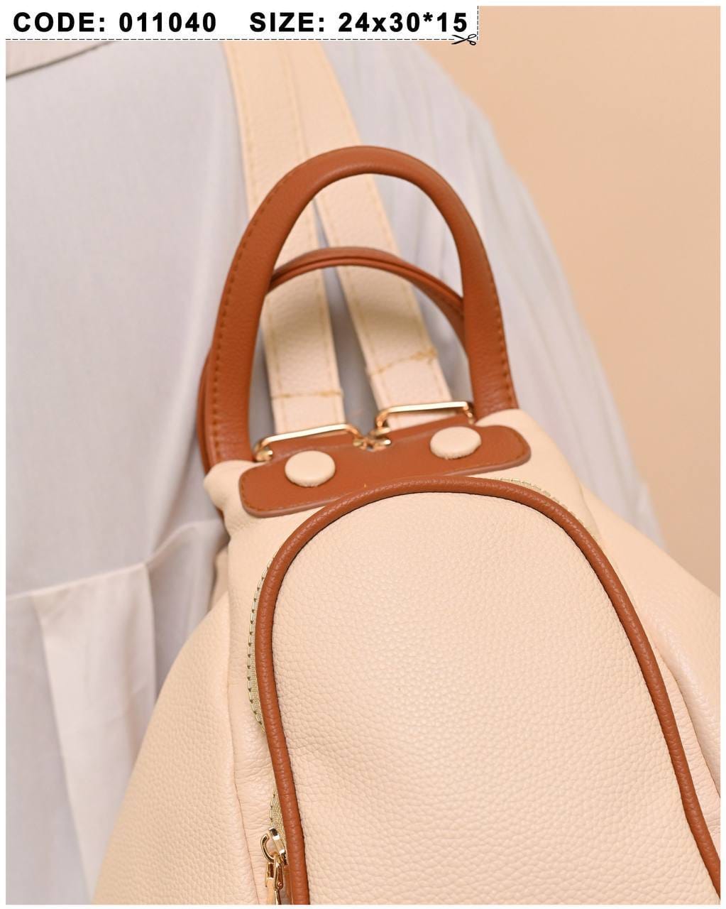 011040 — Cream side-pocket shoulder handbag detail, 24 × 30 × 15 (Cream)