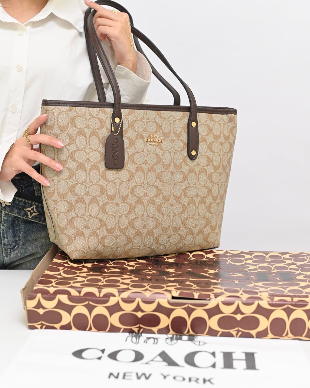 011100 — Beige and Dark Brown long-handle tote bag front, 30 × 35 × 12 (Beige and Dark Brown)