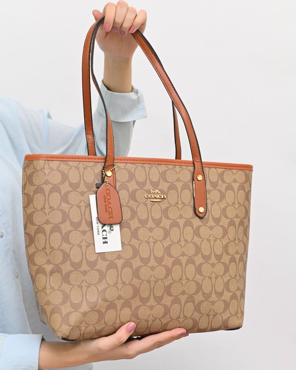 011100 — Beige and Tan long-handle tote bag detail, 30 × 35 × 12 (Beige and Tan)