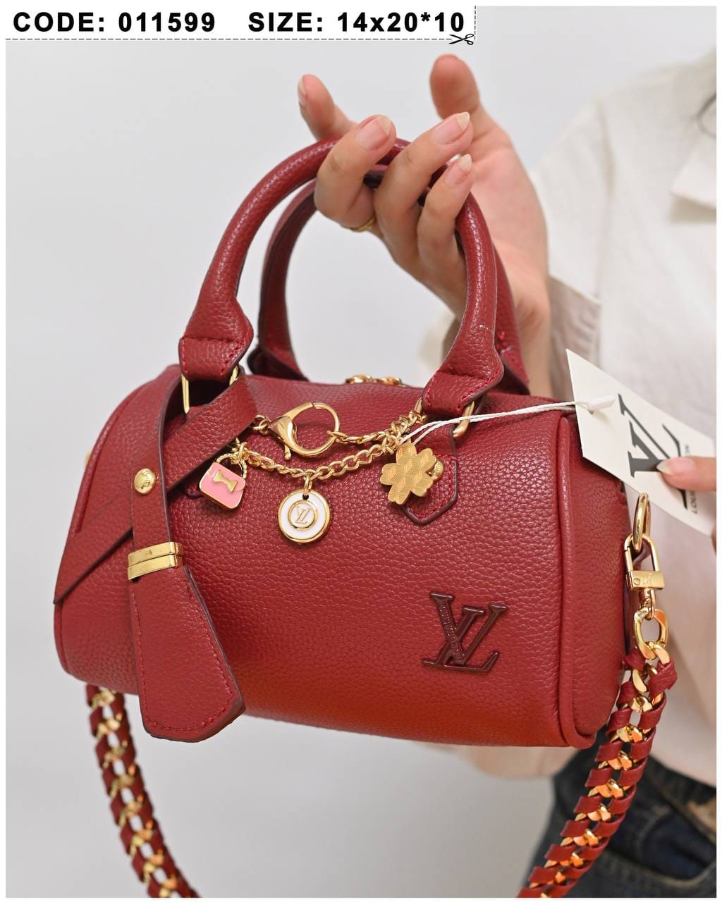 011599 — Red mini charm barrel handbag detail, 14 × 20 × 10 (Red)