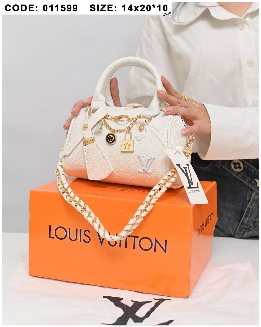 011599 — White mini charm barrel handbag front, 14 × 20 × 10 (White)