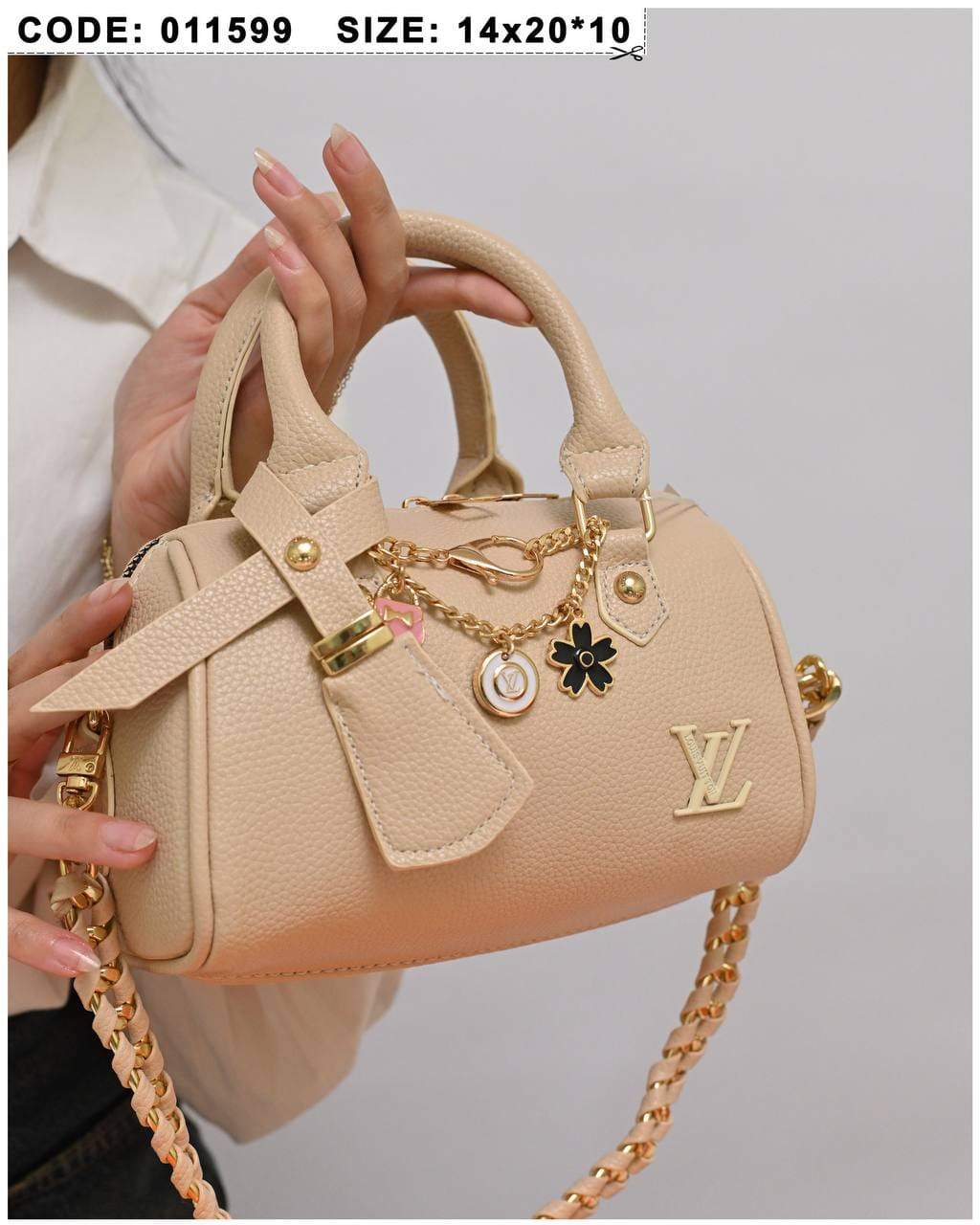 011599 — Beige mini charm barrel handbag detail, 14 × 20 × 10 (Beige)