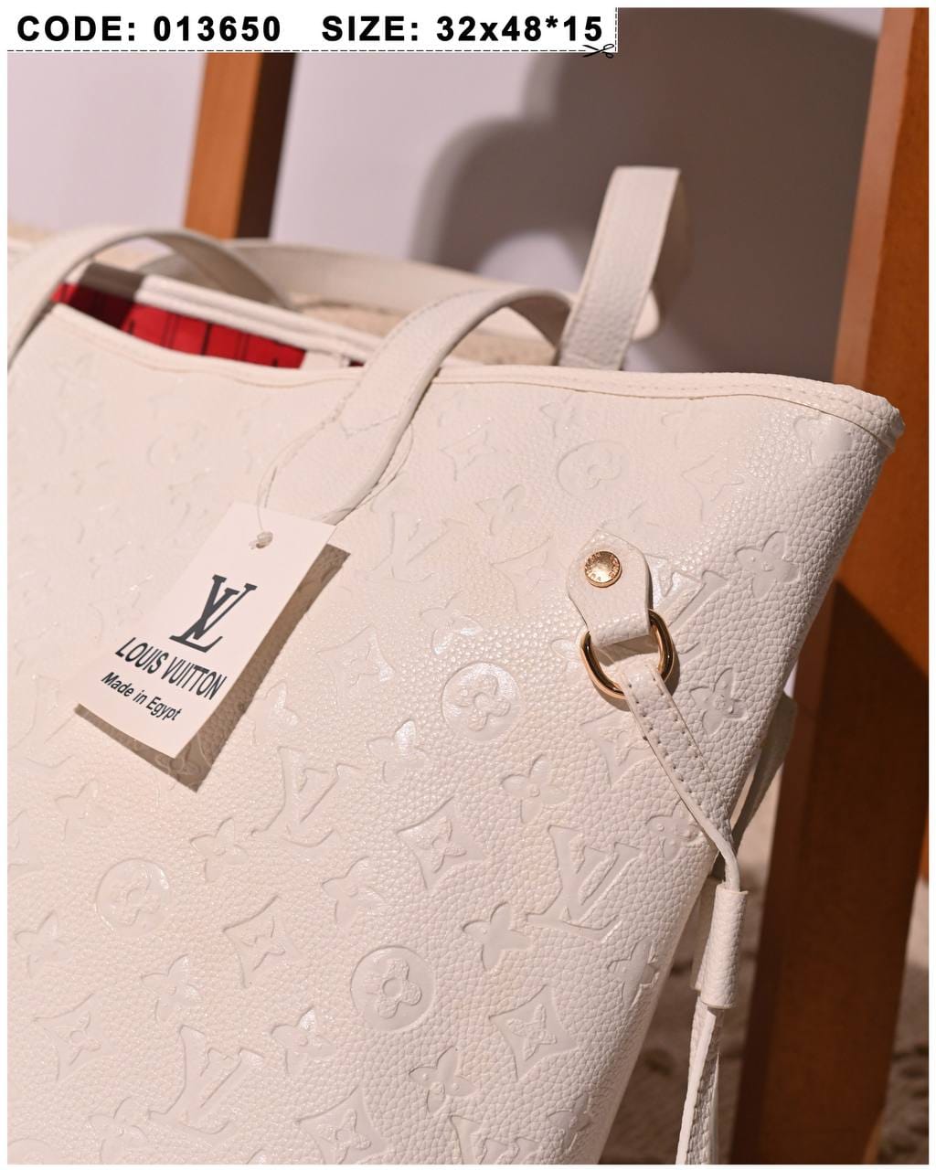013650 — White embossed tote with matching pouch detail, 32 × 48 × 15 (White)