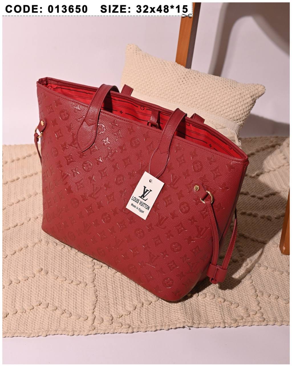 013650 — Red embossed tote with matching pouch front, 32 × 48 × 15 (Red)