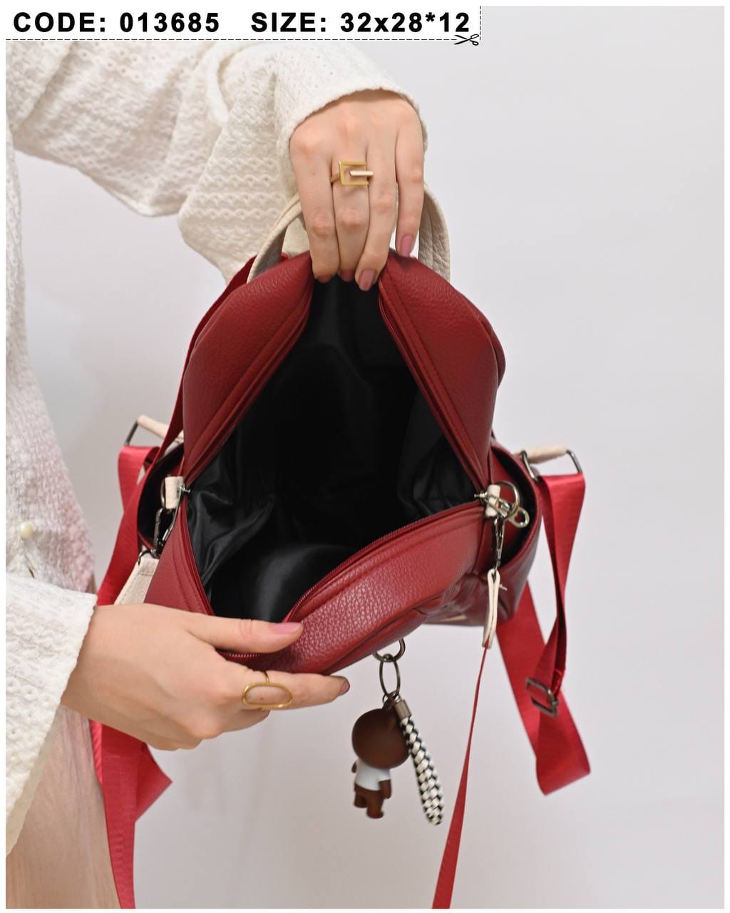 013685 — Red bear-charm backpack interior, 32 × 28 × 12 (Red)