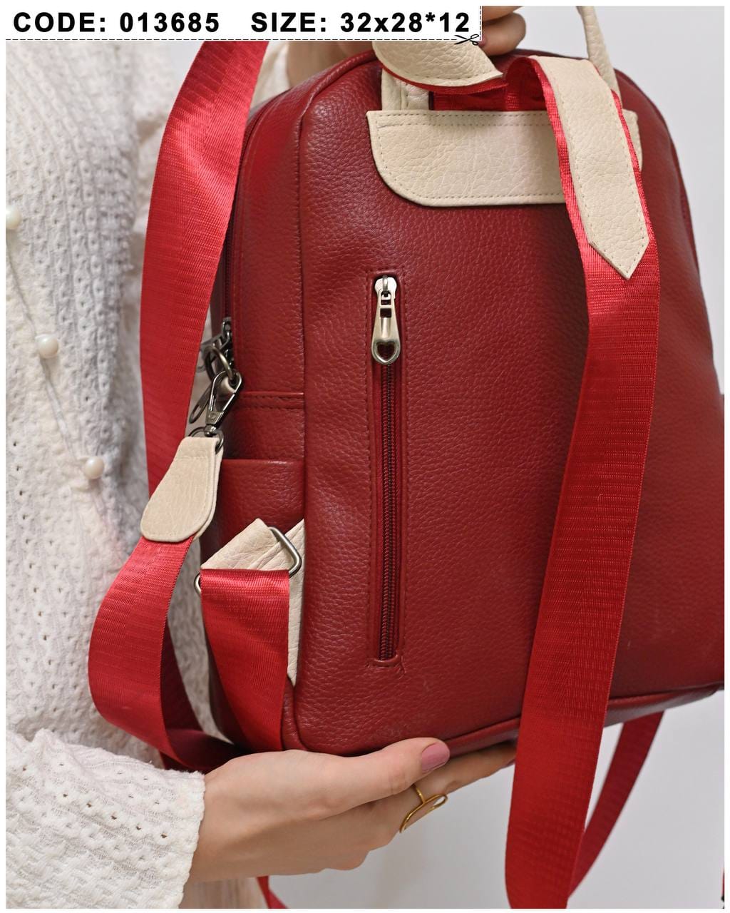 013685 — Red bear-charm backpack back, 32 × 28 × 12 (Red)
