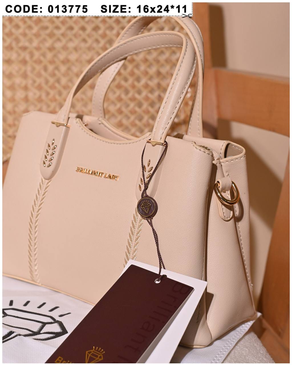 013775 — Beige structured leaf-detail handbag detail, 16 × 24 × 11 (Beige)