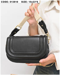 013810 — Black rounded flap crossbody bag front, 15 × 23 × 8 (Black)