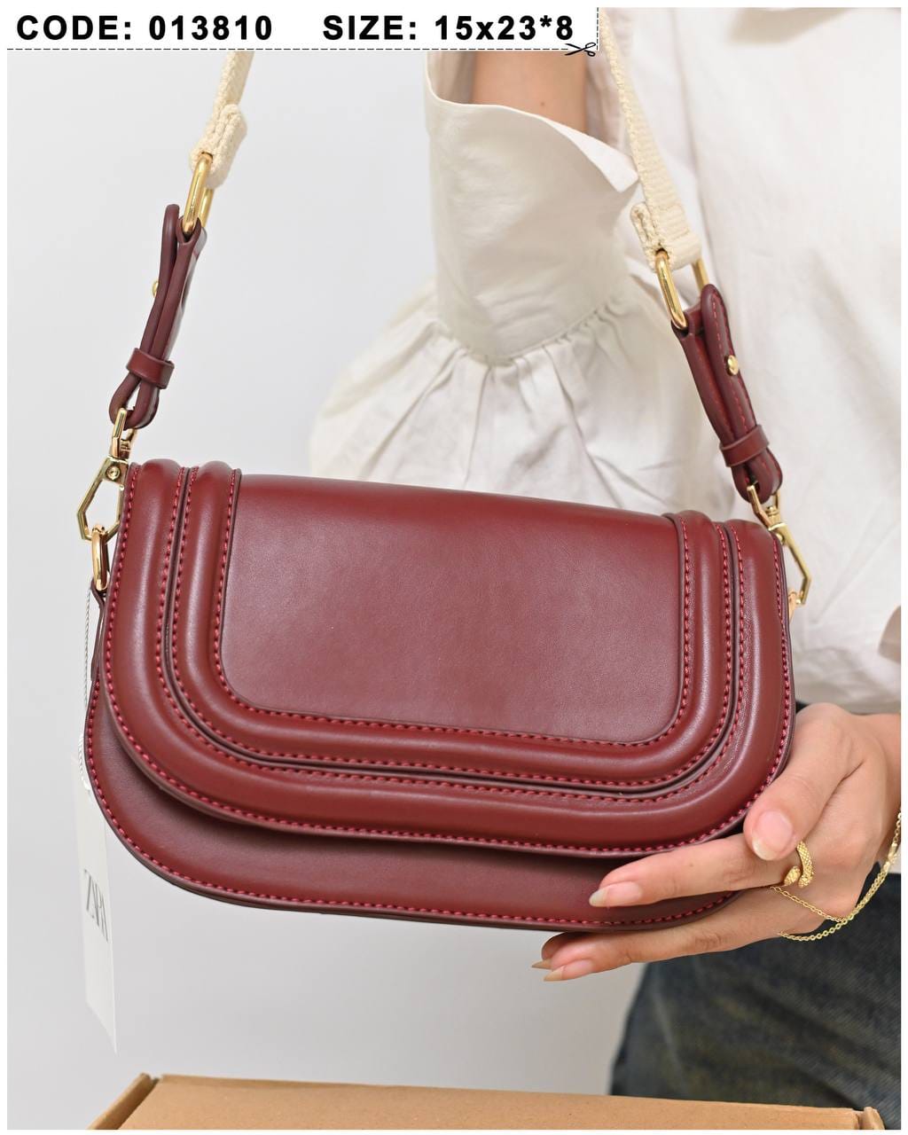 013810 — Burgundy rounded flap crossbody bag detail, 15 × 23 × 8 (Burgundy)