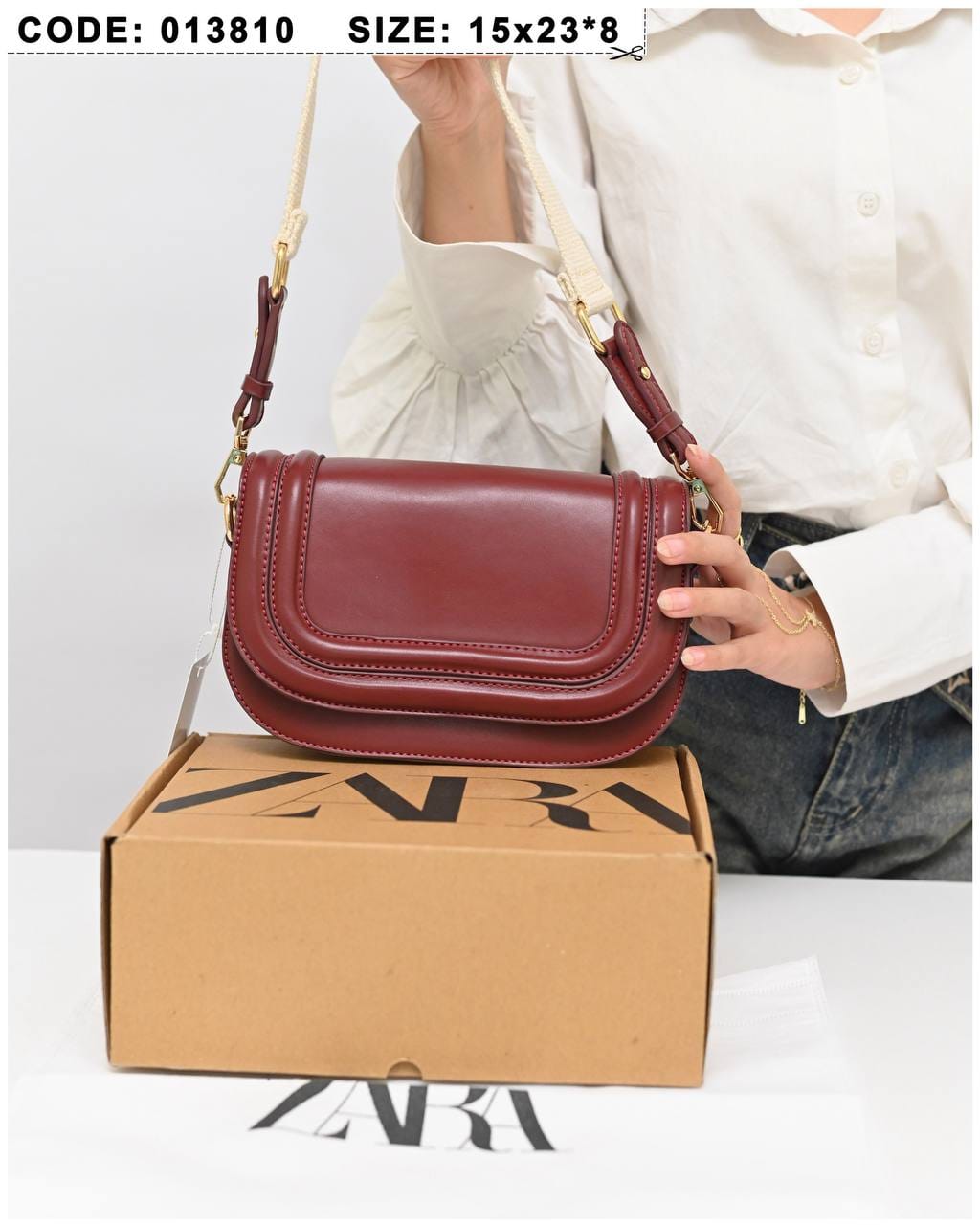 013810 — Burgundy rounded flap crossbody bag front, 15 × 23 × 8 (Burgundy)