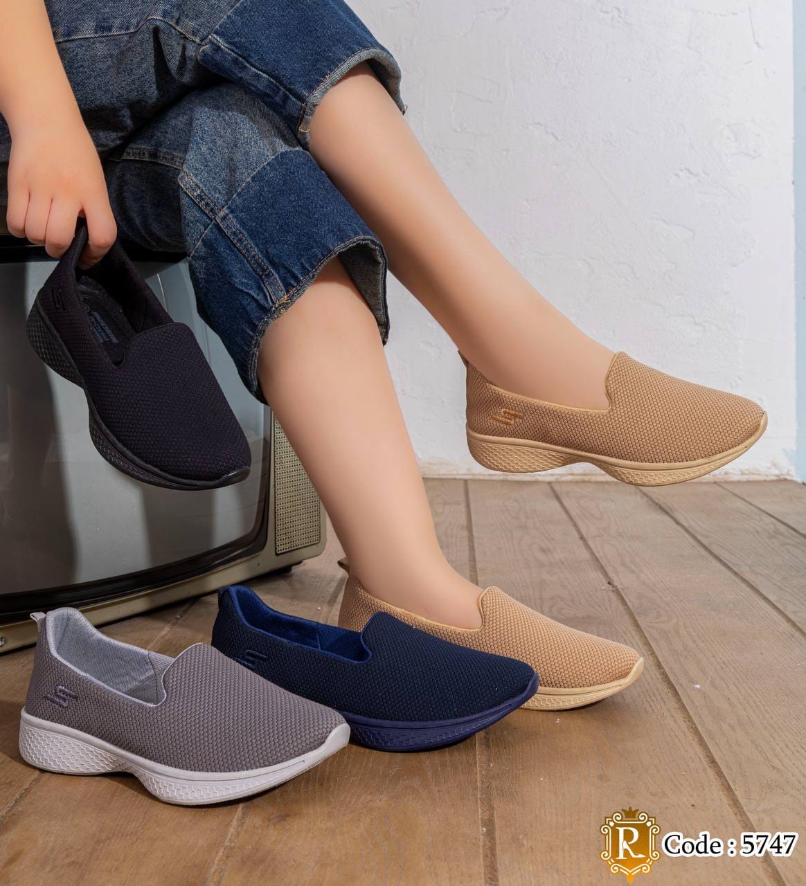 5747 — Textured slip-on shoes, available color overview