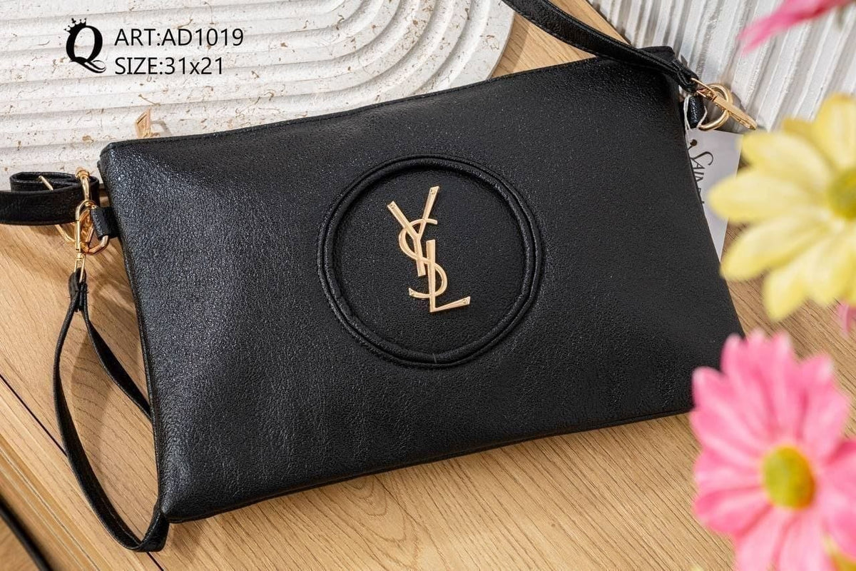 AD1019 — Black zip top clutch bag front, 31 × 21 (Black)
