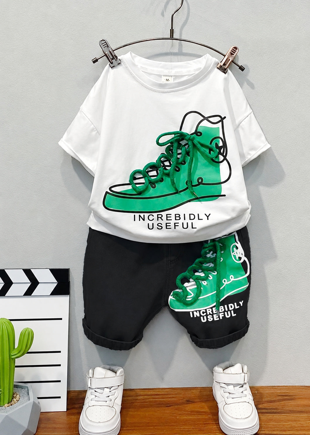 Green Step Graphic Shorts Set — White