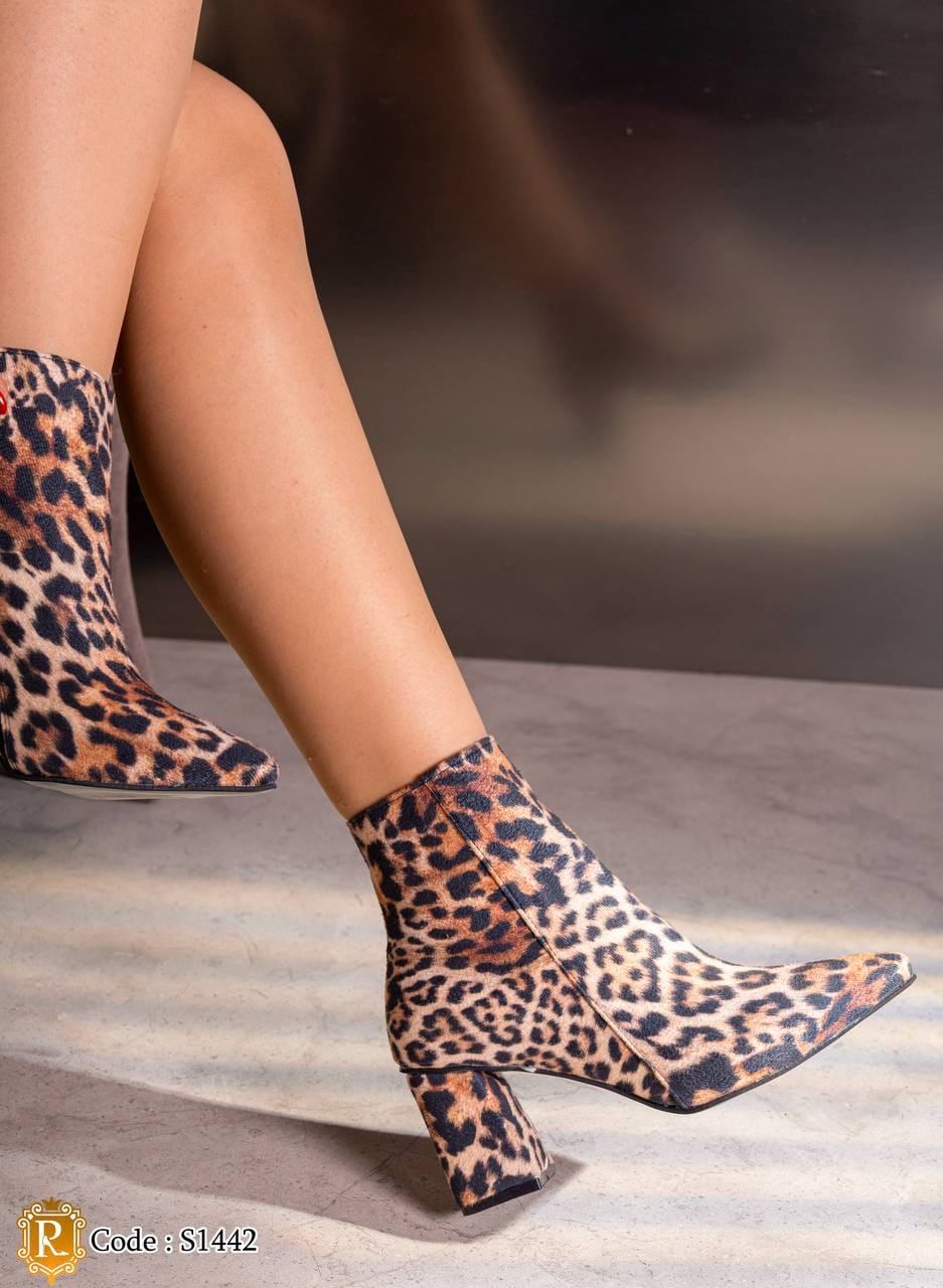 S1442 leopard print heeled ankle boot from side, pointed toe and block heel
