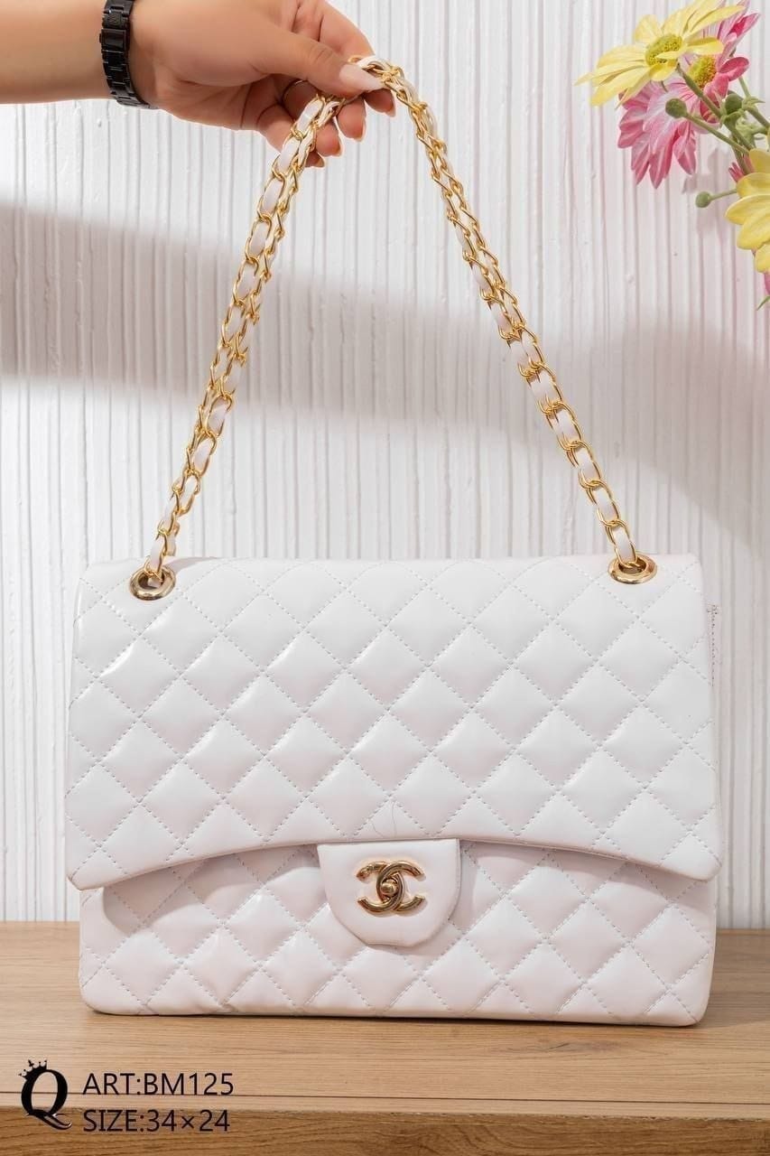 BM125 — White quilted chain shoulder bag front, 34 × 24 (White)