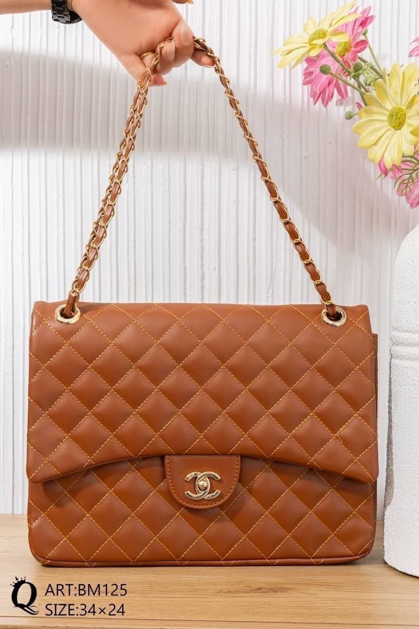 BM125 — Tan quilted chain shoulder bag front, 34 × 24 (Tan)