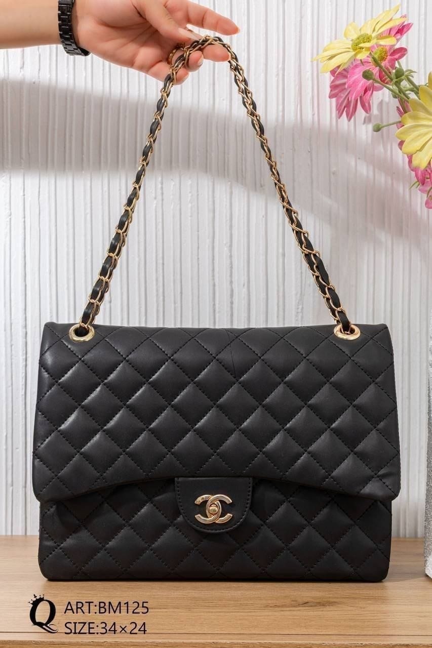 BM125 — Black quilted chain shoulder bag front, 34 × 24 (Black)