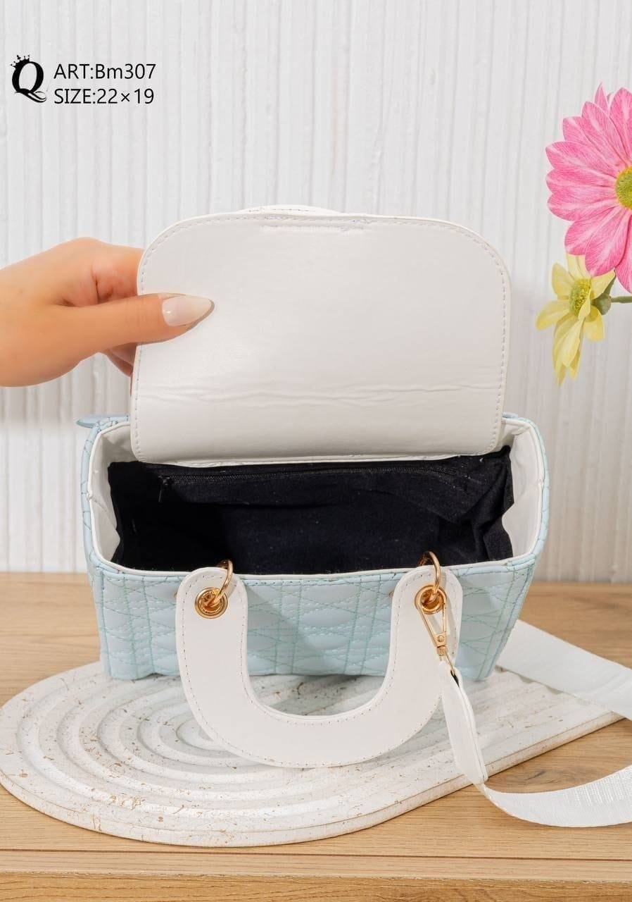 Bm307 — Light Blue / White quilted top handle bag interior, 22 × 19 (Light Blue / White)