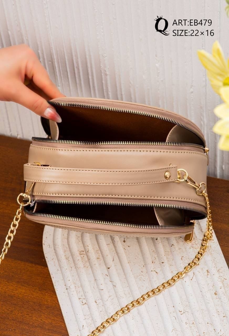 EB479 — Beige rounded woven-detail handbag interior, 22 × 16 (Beige)