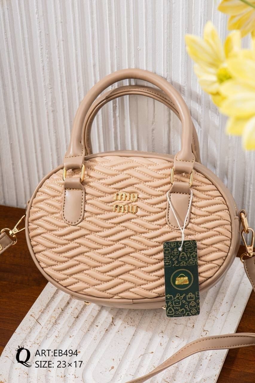 EB494 — Beige quilted handbag front, 23 × 17 (Beige)