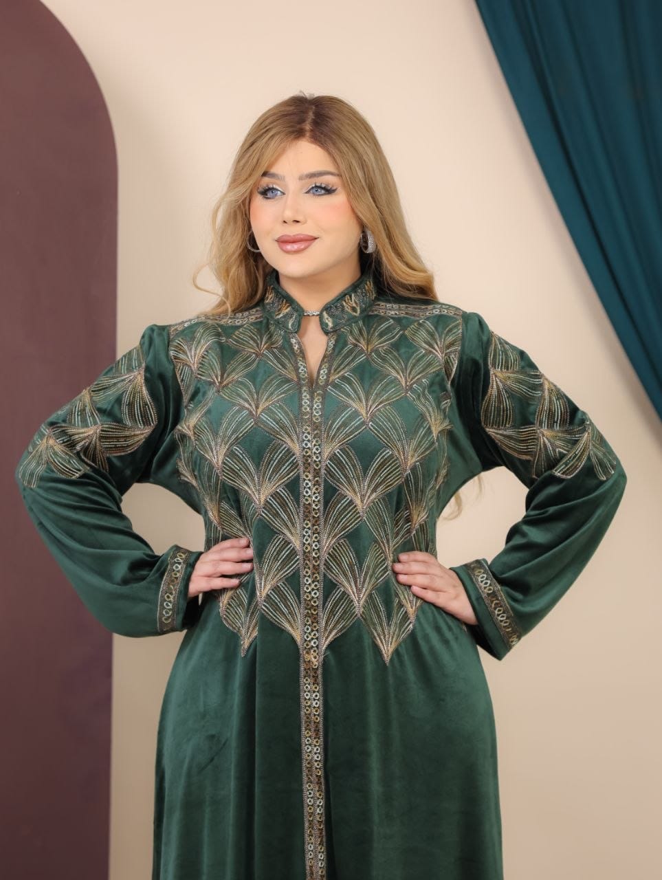 GLB_1 — Green long dress with gold-tone embroidery bodice detail, 1: 60–85 kg; 2: 85–120 kg (Green)