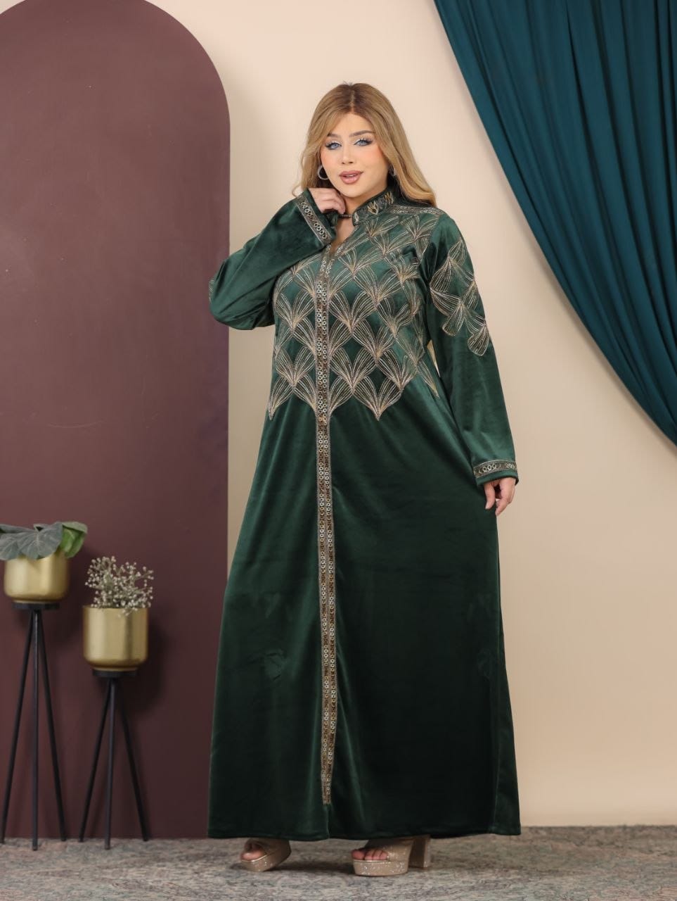 GLB_1 — Green long dress with gold-tone embroidery angled view, 1: 60–85 kg; 2: 85–120 kg (Green)