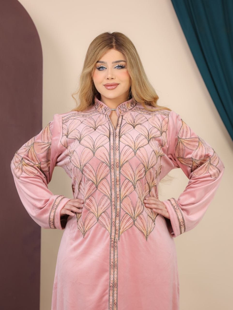 GLB_1 — Pink long dress with gold-tone embroidery bodice detail, 1: 60–85 kg; 2: 85–120 kg (Pink)