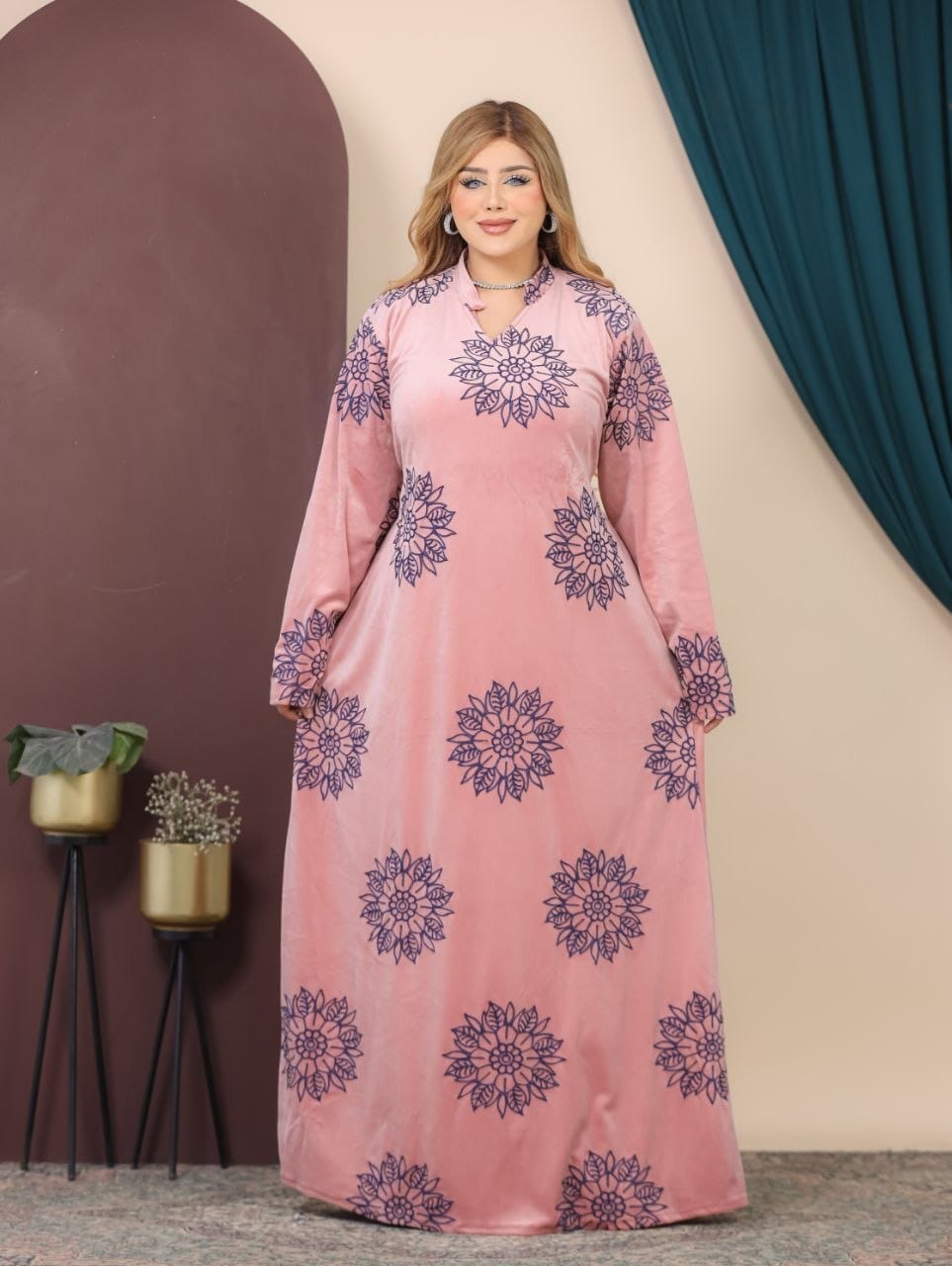 GLB_11 — Pink floral motif long-sleeve maxi abaya front view, 1: 60–85 kg; 2: 85–120 kg (Pink)