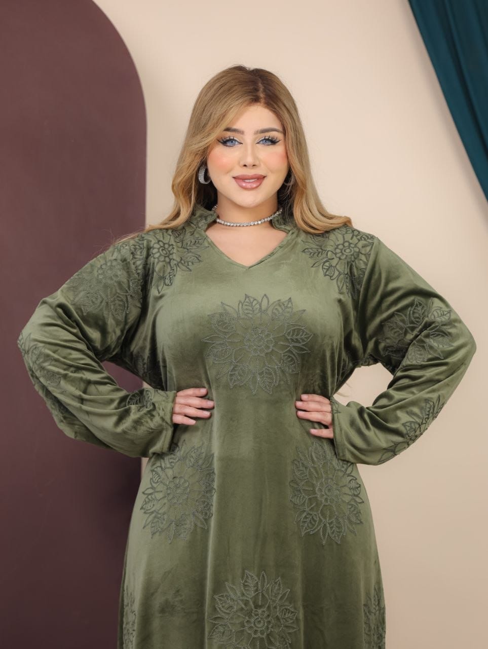 GLB_11 — Olive floral motif long-sleeve maxi abaya detail view, 1: 60–85 kg; 2: 85–120 kg (Olive)