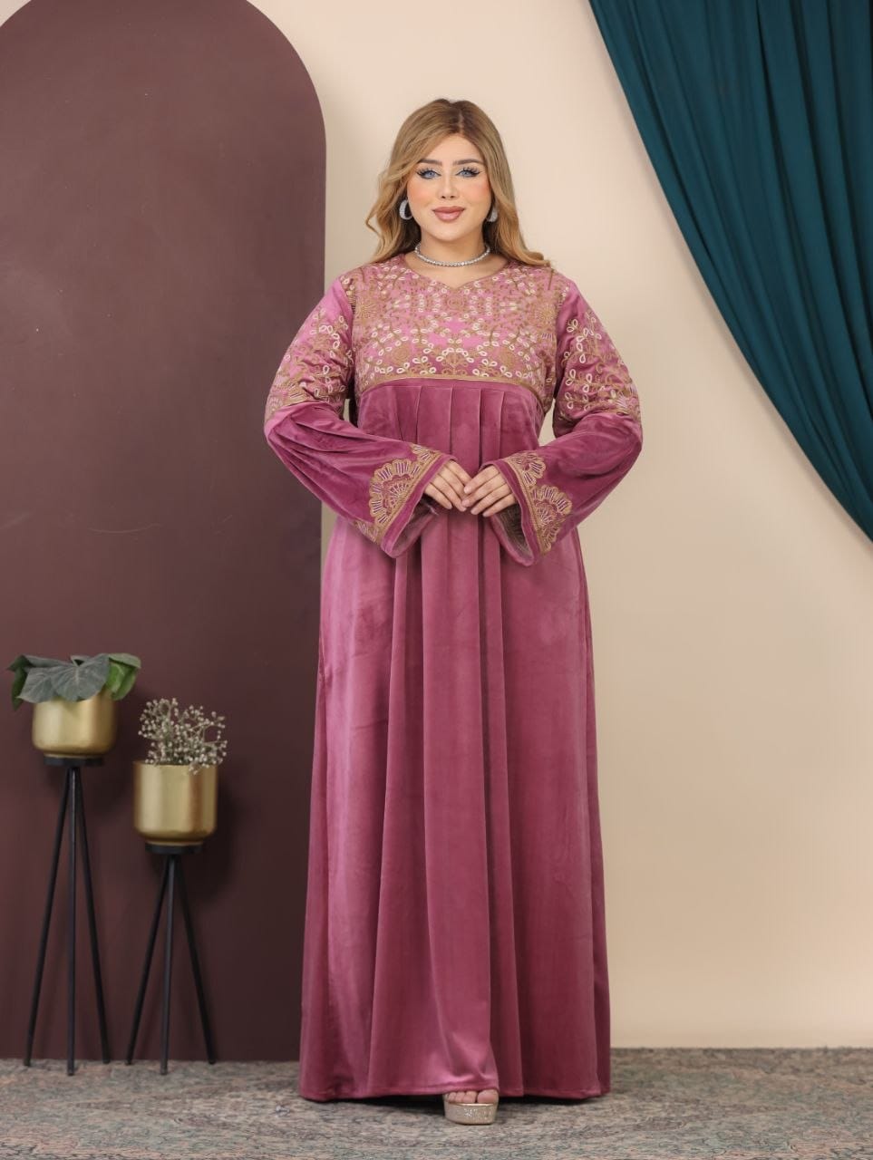 GLB_12 — Pink gold-patterned long-sleeve maxi abaya front view, 1: 60–85 kg; 2: 85–120 kg (Pink)